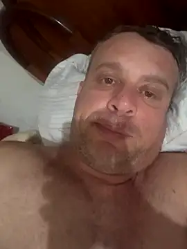 Snapshot of wellingtonmds chatting on 11/25/25, 12:43 wellingtonmds online show from 11/25/25, 12:43