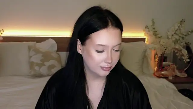 Felicia Herceg online show from 10/24/25, 06:04