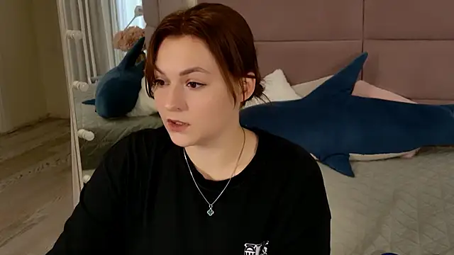 Snapshot of KirraMoss chatting on 06/15/26, 12:51 KirraMoss online show from 06/15/26, 12:51