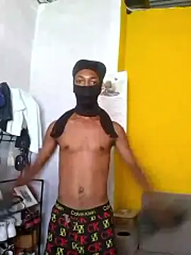 Snapshot of 876tom chatting on 02/01/26, 07:34 876tom online show from 02/01/26, 07:34