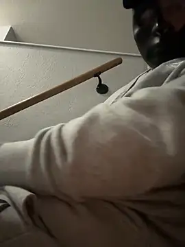 Snapshot of Kneetoe2025 chatting on 11/21/25, 08:46 Kneetoe2025 online show from 11/21/25, 08:46