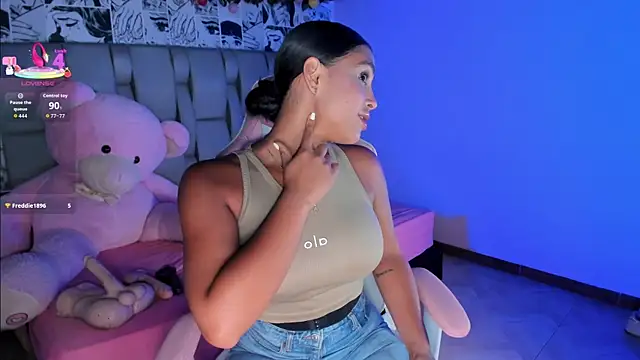 Snapshot of sofialaurentxox chatting on 01/08/26, 08:22 sofialaurentxox online show from 01/08/26, 08:22