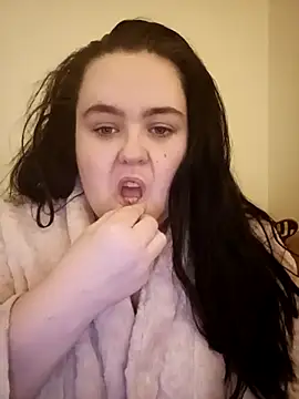 Snapshot of Maya_29x chatting on 12/14/25, 07:29 Maya 29x online show from 12/14/25, 07:29