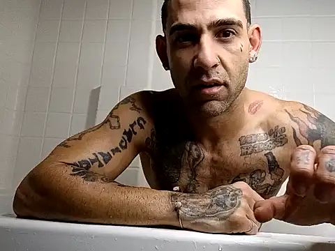 Snapshot of alphacloudGod chatting on 10/31/25, 07:04 alphacloudGod online show from 10/31/25, 07:04