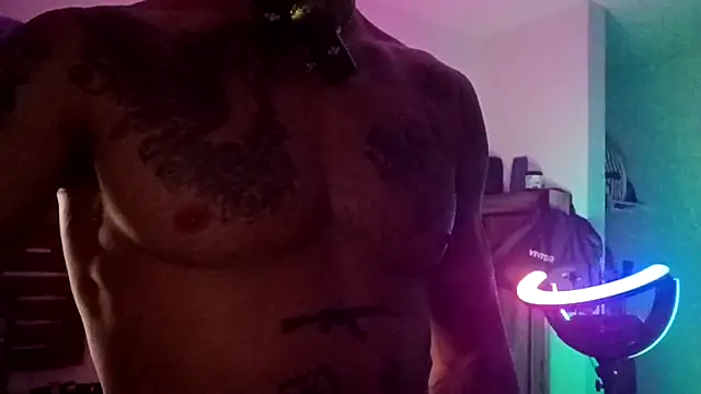 Snapshot of alphacloudGod chatting on 11/17/25, 10:32 alphacloudGod online show from 11/17/25, 10:32