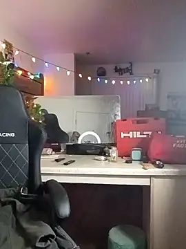 Snapshot of alphacloudGod chatting on 12/16/25, 01:43 alphacloudGod online show from 12/16/25, 01:43