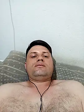 Snapshot of Agusluks_93 chatting on 11/17/25, 03:12 Agusluks 93 online show from 11/17/25, 03:12