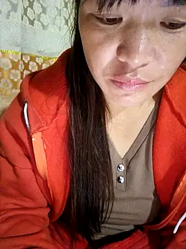 Snapshot of chipu06 chatting on 10/31/25, 11:50 chipu06 online show from 10/31/25, 11:50