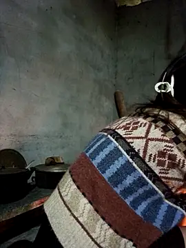 Snapshot of chipu06 chatting on 11/02/25, 12:13 chipu06 online show from 11/02/25, 12:13