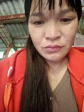 Snapshot of chipu06 chatting on 11/04/25, 02:43 chipu06 online show from 11/04/25, 02:43