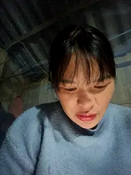 Snapshot of chipu06 chatting on 11/27/25, 01:24 chipu06 online show from 11/27/25, 01:24