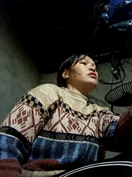 Snapshot of chipu06 chatting on 12/14/25, 11:15 chipu06 online show from 12/14/25, 11:15