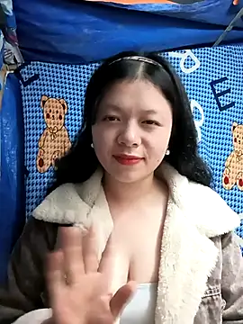 lisa-bae00 online show from 12/22/25, 11:51