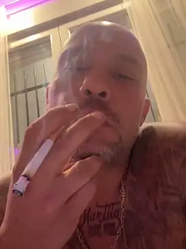 Snapshot of gitanoMad chatting on 11/16/25, 02:39 gitanoMad online show from 11/16/25, 02:39