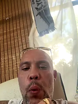 Snapshot of gitanoMad chatting on 11/29/25, 12:52 gitanoMad online show from 11/29/25, 12:52