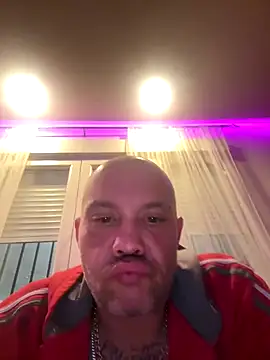 Snapshot of gitanoMad chatting on 12/05/25, 01:14 gitanoMad online show from 12/05/25, 01:14