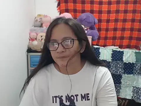 Kinkybela2025 online show from 10/31/25, 03:57