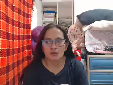 Kinkybela2025 online show from 11/27/25, 03:30