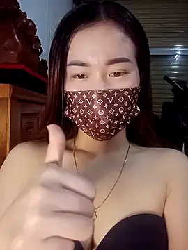 Snapshot of Family-Lovee chatting on 11/14/25, 10:51 Family-Lovee online show from 11/14/25, 10:51