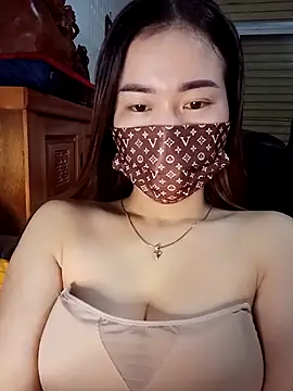 Snapshot of Family-Lovee chatting on 11/16/25, 06:24 Family-Lovee online show from 11/16/25, 06:24