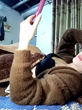 Snapshot of Family-Lovee chatting on 12/15/25, 03:44 Family-Lovee online show from 12/15/25, 03:44