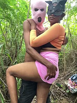 Snapshot of couplesexroom chatting on 11/26/25, 06:03 couplesexroom online show from 11/26/25, 06:03