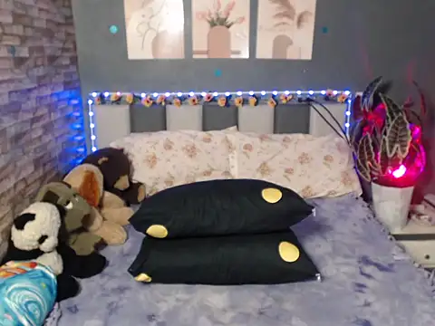 HotNathalie6900 online show from 02/14/26, 04:04