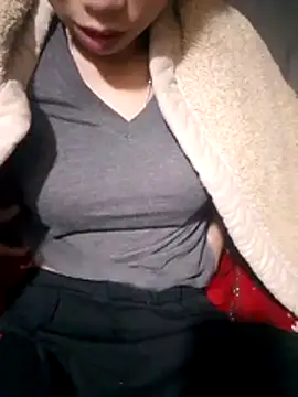 Snapshot of mekaka00 chatting on 11/15/25, 10:37 mekaka00 online show from 11/15/25, 10:37