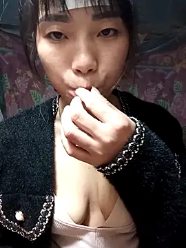 Snapshot of mekaka00 chatting on 12/21/25, 08:27 mekaka00 online show from 12/21/25, 08:27