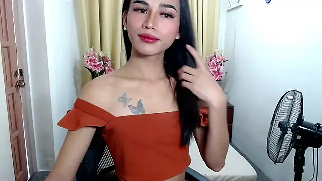 Snapshot of BelLicious4u chatting on 10/22/25, 04:02 BelLicious4u online show from 10/22/25, 04:02