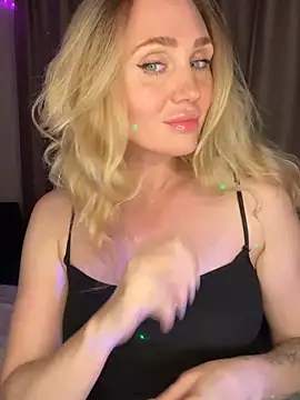 Snapshot of Drink_me_all_up chatting on 10/29/25, 09:38 Drink me all up online show from 10/29/25, 09:38