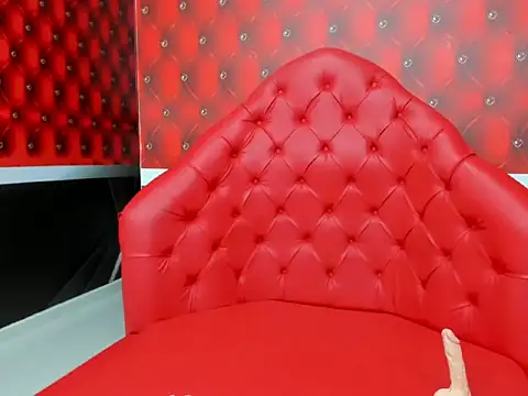 Snapshot of Bianca_Millf chatting on 11/24/25, 04:12 Bianca Millf online show from 11/24/25, 04:12