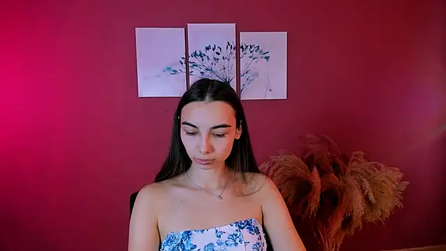 kira light   online show from 10/24/25, 08:33