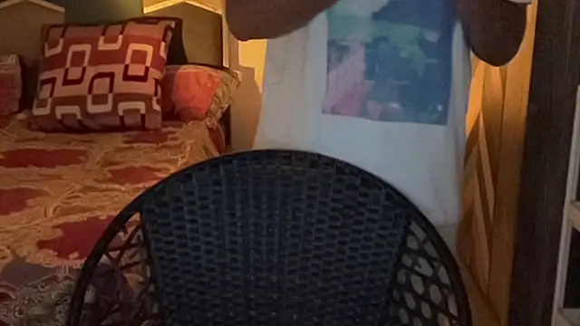 Snapshot of MakeMeAwareAah chatting on 10/23/25, 04:06 MakeMeAwareAah online show from 10/23/25, 04:06