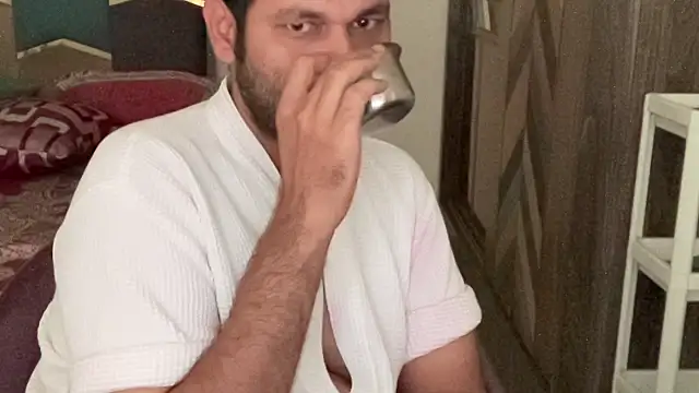 Snapshot of MakeMeAwareAah chatting on 10/24/25, 04:09 MakeMeAwareAah online show from 10/24/25, 04:09