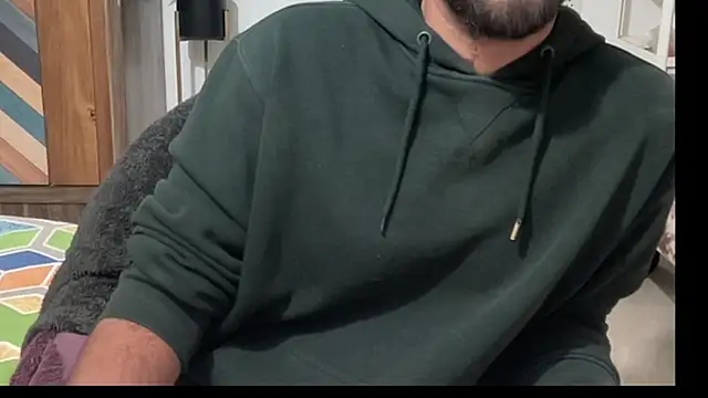 Snapshot of MakeMeAwareAah chatting on 12/17/25, 12:44 MakeMeAwareAah online show from 12/17/25, 12:44