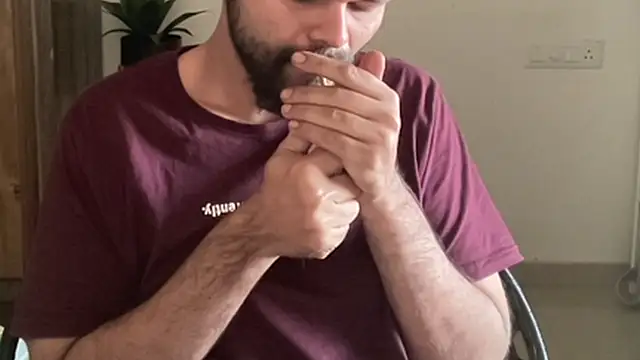 Snapshot of MakeMeAwareAah chatting on 12/20/25, 01:56 MakeMeAwareAah online show from 12/20/25, 01:56