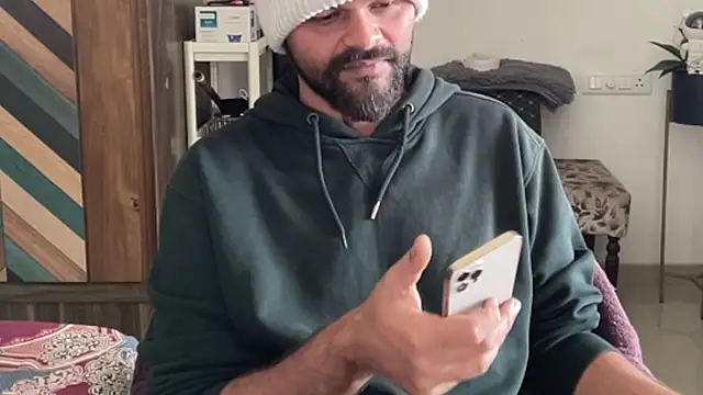 Snapshot of MakeMeAwareAah chatting on 01/07/26, 05:43 MakeMeAwareAah online show from 01/07/26, 05:43