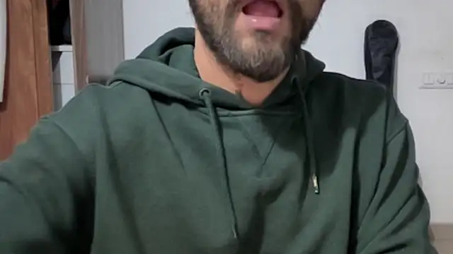 Snapshot of MakeMeAwareAah chatting on 01/11/26, 03:50 MakeMeAwareAah online show from 01/11/26, 03:50