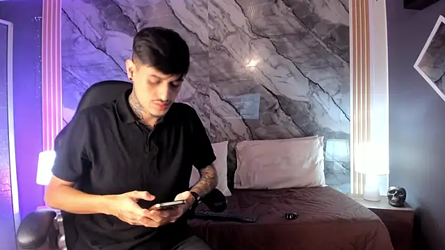 Snapshot of enzorodriguezz chatting on 11/13/25, 12:37 enzorodriguezz online show from 11/13/25, 12:37