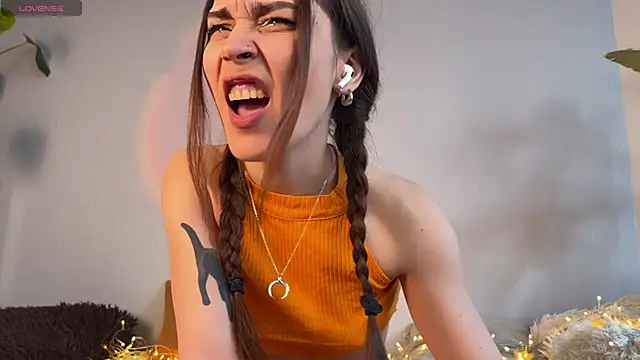 Snapshot of Lin_Cherie chatting on 11/16/25, 07:25 Lin Cherie online show from 11/16/25, 07:25