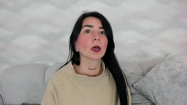 Snapshot of AnnieLove_ chatting on 11/19/25, 12:49 AnnieLove online show from 11/19/25, 12:49