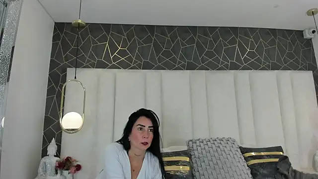 Snapshot of AnnieLove_ chatting on 12/18/25, 12:00 AnnieLove online show from 12/18/25, 12:00