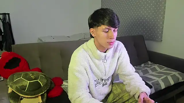 Snapshot of Will_starr chatting on 12/17/25, 03:01 Will starr online show from 12/17/25, 03:01