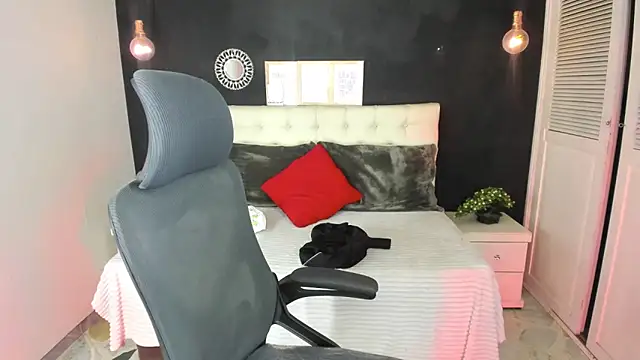 ROZZE MILA online show from 03/17/26, 08:34