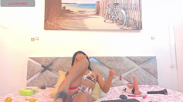 Snapshot of helleennhoot chatting on 11/18/25, 01:00 helleennhoot online show from 11/18/25, 01:00