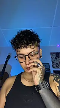 Snapshot of Abby_Evanns1 chatting on 10/22/25, 11:37 Abby Evanns1 online show from 10/22/25, 11:37