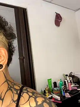 Snapshot of Abby_Evanns1 chatting on 10/31/25, 08:43 Abby Evanns1 online show from 10/31/25, 08:43