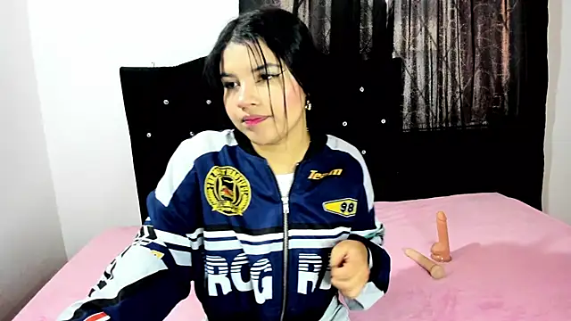 Sara Moon 18 online show from 10/21/25, 08:20