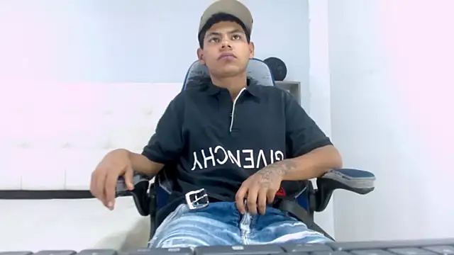 Yordi Alpha online show from 10/24/25, 07:43